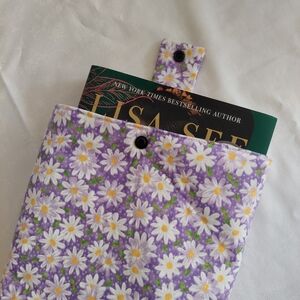 Light Purple With Daisy book sleeve